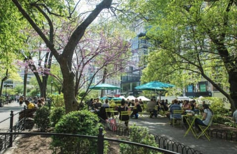 Lovely Room at 3 bedroom Apt at the heart of East Village Alojamiento y desayuno in East Village