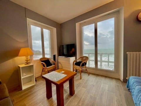 Quiberon - Appartement 4 pièces 100m² - Front de mer, balcon, parking, WIFI - FR-1-478-274 Apartment in Quiberon