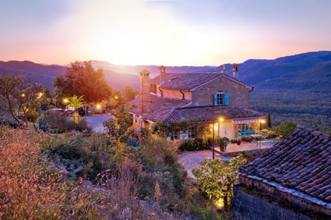 Tolle Villa Sancta Maria Motovun mit Pool House in Istria County