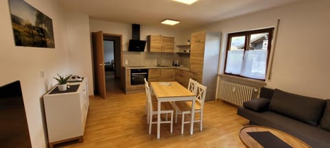 Kitchen or kitchenette, Living room, Seating area, Dining area, pet friendly, stove