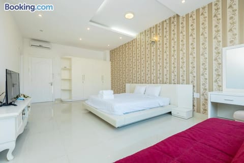 Bed, TV and multimedia, Photo of the whole room, Bedroom, hair dresser, wardrobe, air conditioner