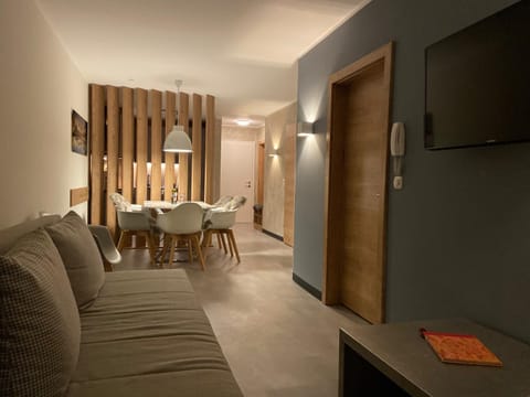 Living room, Photo of the whole room, Dining area