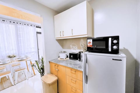 Kitchen or kitchenette, microwave, toaster, kitchen