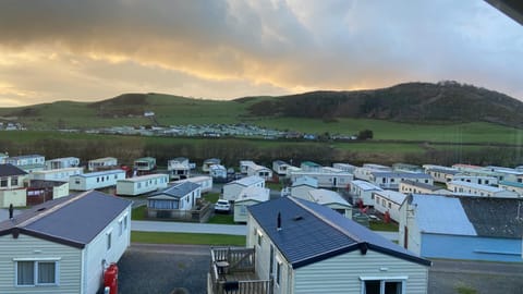 No. 4 Sunny Lodge By The Sea Chalet in Tirymynach