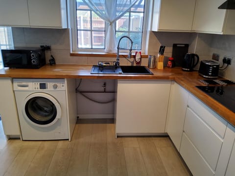 Kitchen or kitchenette, minibar, pet friendly, stove, toaster