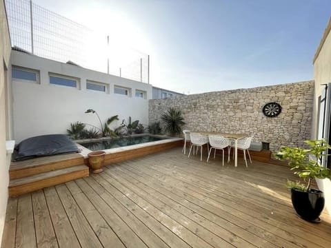 Charmante maison avec piscine Villa in Nimes