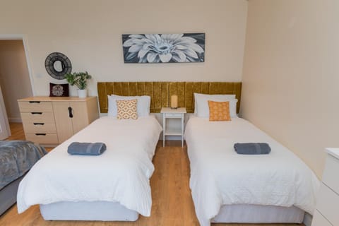 Birmingham City Apartment - Spacious & Fully Serviced with Secure Parking Apartment in Birmingham