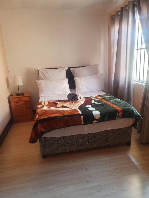 Ludinz guest house Bed and Breakfast in Cape Town