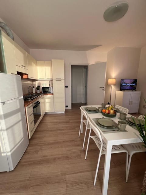 Kitchen or kitchenette, Dining area, minibar, pet friendly, stove