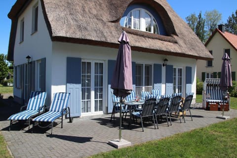 Ferienhaus mit Garten, Sauna, Kamin und Whirlpool House in Glowe