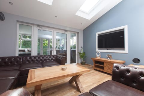 Luxe Arthurs Seat View Townhouse with Hot Tub Apartment in Edinburgh