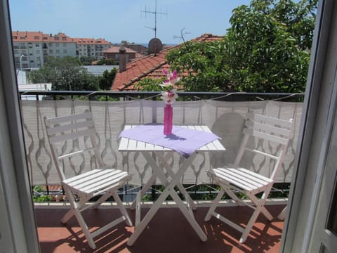 Sonnige Ferienwohnung mit zwei Schlafzimmern, zwei Balkonen und Meerblick Apartment in San Bartolomeo al Mare