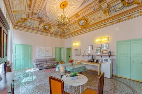 Communal lounge/ TV room