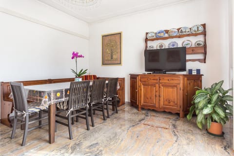 TV and multimedia, Dining area