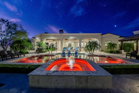 Cholla Mansion- Luxury Vibes with Resort Style Amenities and Private Casita- Sleeps 14! House in Phoenix