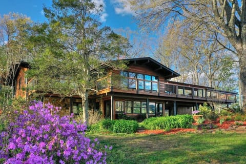 Property building, Spring, Day, Natural landscape, Garden, Garden view