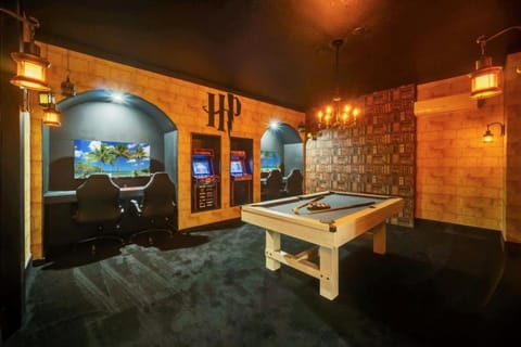 Billiard, Game Room