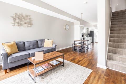 Kitchen or kitchenette, Living room, Seating area, Dining area