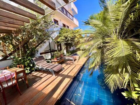 Property building, Day, Garden, Balcony/Terrace, Swimming pool, sunbed