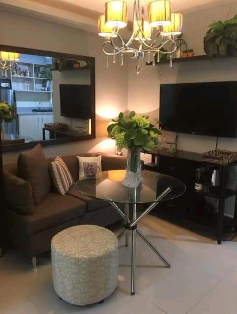 Romantic 2BR Condo with Pool & WiFi Apartment in Bacoor