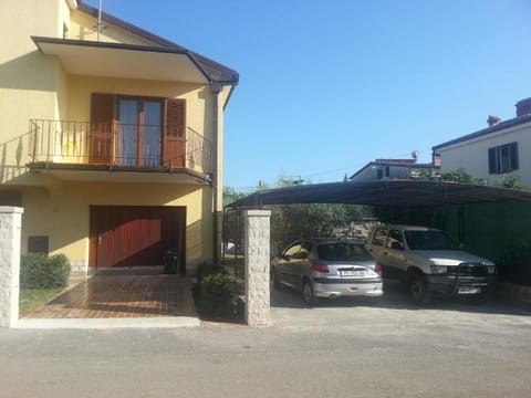 Komplette Villa mit zwei Appartements House in Novigrad