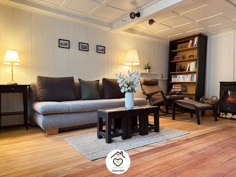 Library, Living room, Seating area