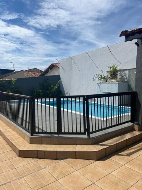Casa agradável com piscina em Peruíbe SP Condominio in Peruíbe