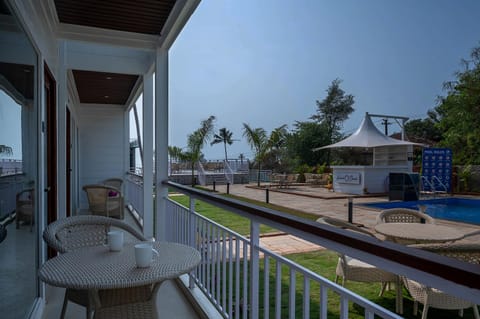 View (from property/room), Balcony/Terrace, Pool view