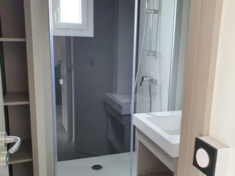 Chalet 2 chambres avec terrasse et climatisation près du Golfe du Morbihan - FR-1-783-19 Chalet in Brittany