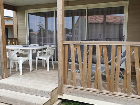 Chalet 2 chambres avec terrasse et climatisation près du Golfe du Morbihan - FR-1-783-19 Chalet in Brittany