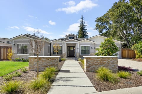 Property building, Facade/entrance, Day, Garden, Garden view