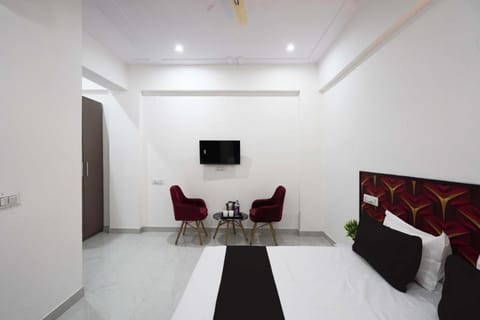 Marut Hotel Bed and Breakfast in Noida