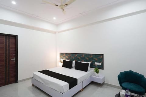 Marut Hotel Bed and Breakfast in Noida