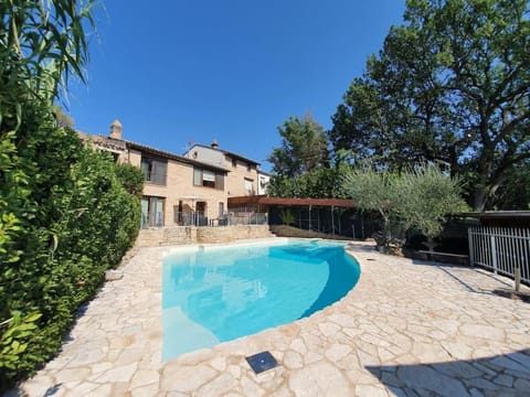 Villa Martin con piscina privata Eigentumswohnung in Montegranaro