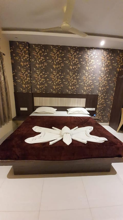 Hotel Home Town Puri - Lift - Parking - Near Golden Beach - Excellent Service Recommended Hotel in Puri