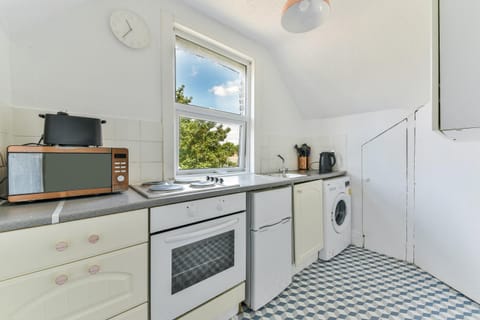 Kitchen or kitchenette, oven, toaster