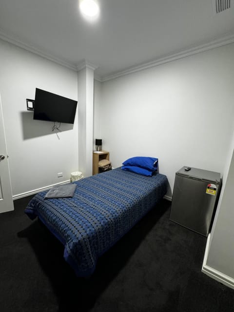 Bed, TV and multimedia, Bedroom