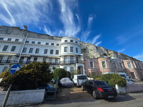 Studio next to port, cliffs, with parking Apartamento in Dover