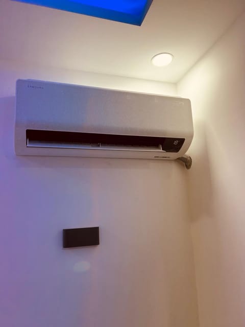 Bedroom, air conditioner