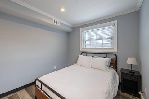 Cozy Updated 2BR Apartment in DC Copropriété in District of Columbia