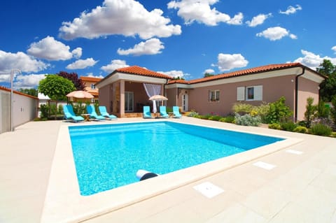 Ferienhaus mit Privatpool für 8 Personen ca 134 qm in Pula-Fondole, Istrien Istrische Riviera House in Fažana