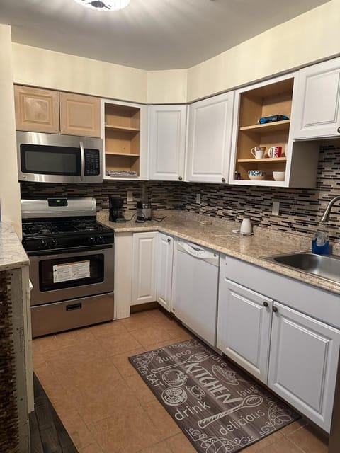 Kitchen or kitchenette, dishwasher, minibar, oven, pet friendly, stove, toaster