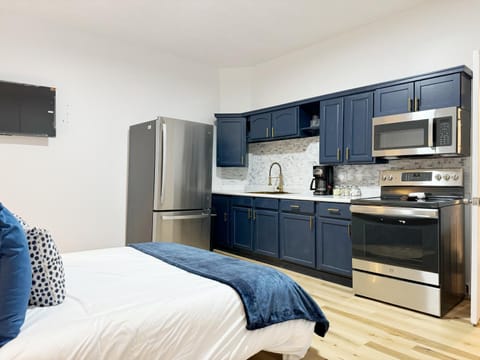 The Cardinal Studio Apartments Apartment in Evansville