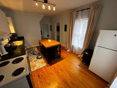 Charming & Newly Renovated 2BR in St Albans Eigentumswohnung in Saint Albans City
