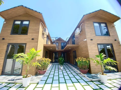 Nhà 2 tầng thiết kế hiện tại với 4 căn hộ riêng biệt tại Phan Bá Vành, Sơn Trà, Đà Nẵng Villa in Da Nang