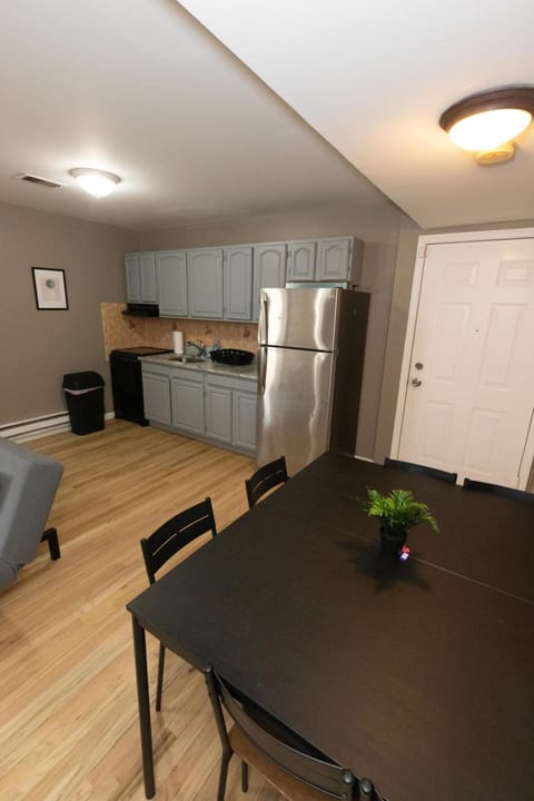 Mins from NYC Bright & Spacious 4-Bed Unit Apartment in Jersey City