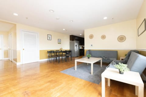 Luxurious 3-Bed Apt - mins to NYC Condo in Hoboken