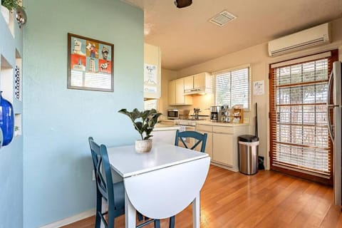 Historic Retro Modern Guesthouse with 1BA Tucson Retreat - Low Summer Rates! Apartment in Tucson