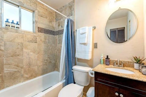 Historic Retro Modern Guesthouse with 1BA Tucson Retreat - Low Summer Rates! Apartment in Tucson