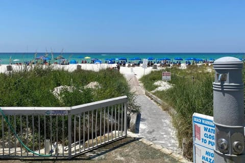 Quiet-Relaxing-Modern-Sleeps 8 Walk to the Beach! Villa in Panama City Beach